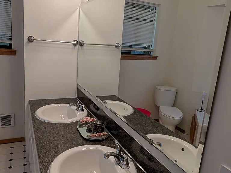2nd floor bathroom