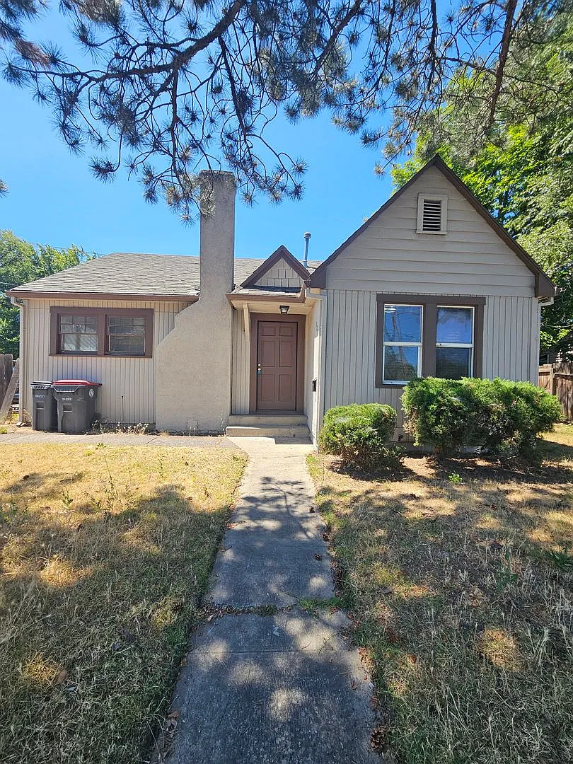 Charming 2 Bedroom Home! — Photo 1