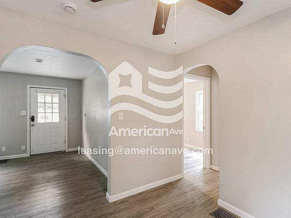 528464_002_wm_-_living_room_13109378.jpg
