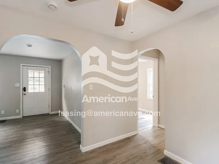 528464_002_wm_-_living_room_13109378.jpg