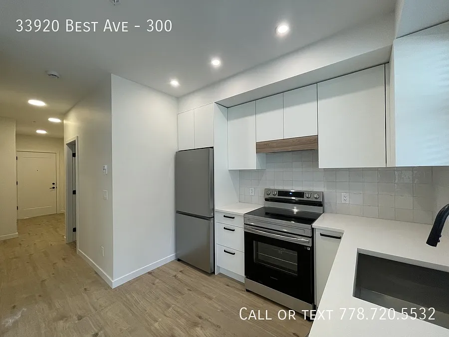Building Photo - 33920 Best Ave #300