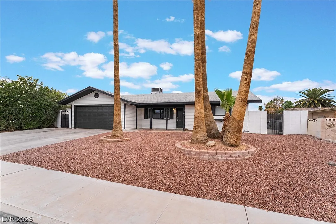 5 bed, 2.0 bath, 1855 sqft, $3,500 — Photo 2
