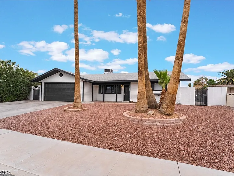 3992 Chinchilla Ave — Photo 2