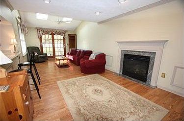 5th image of 379 Fruitwood Dr