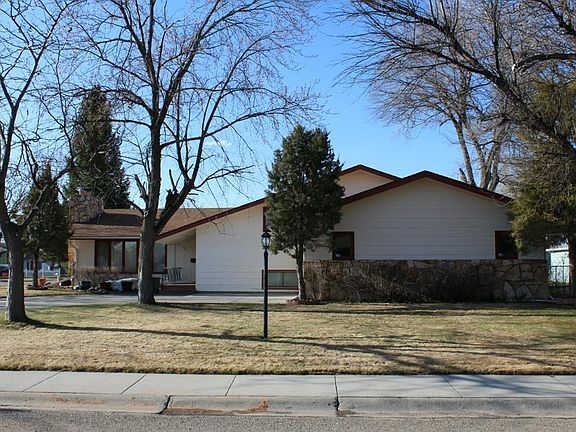 2nd image of 606 W 1st St