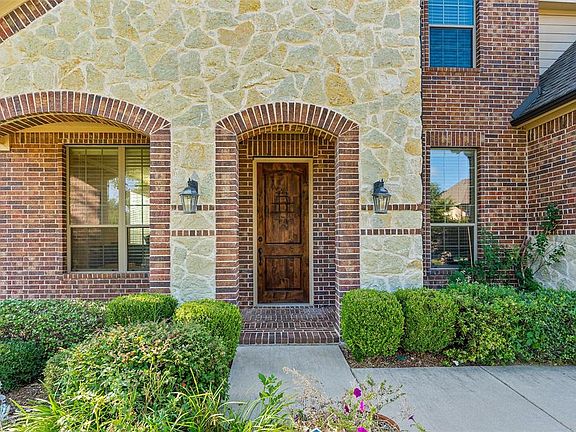 3rd image of 6702 Old Settlers Way