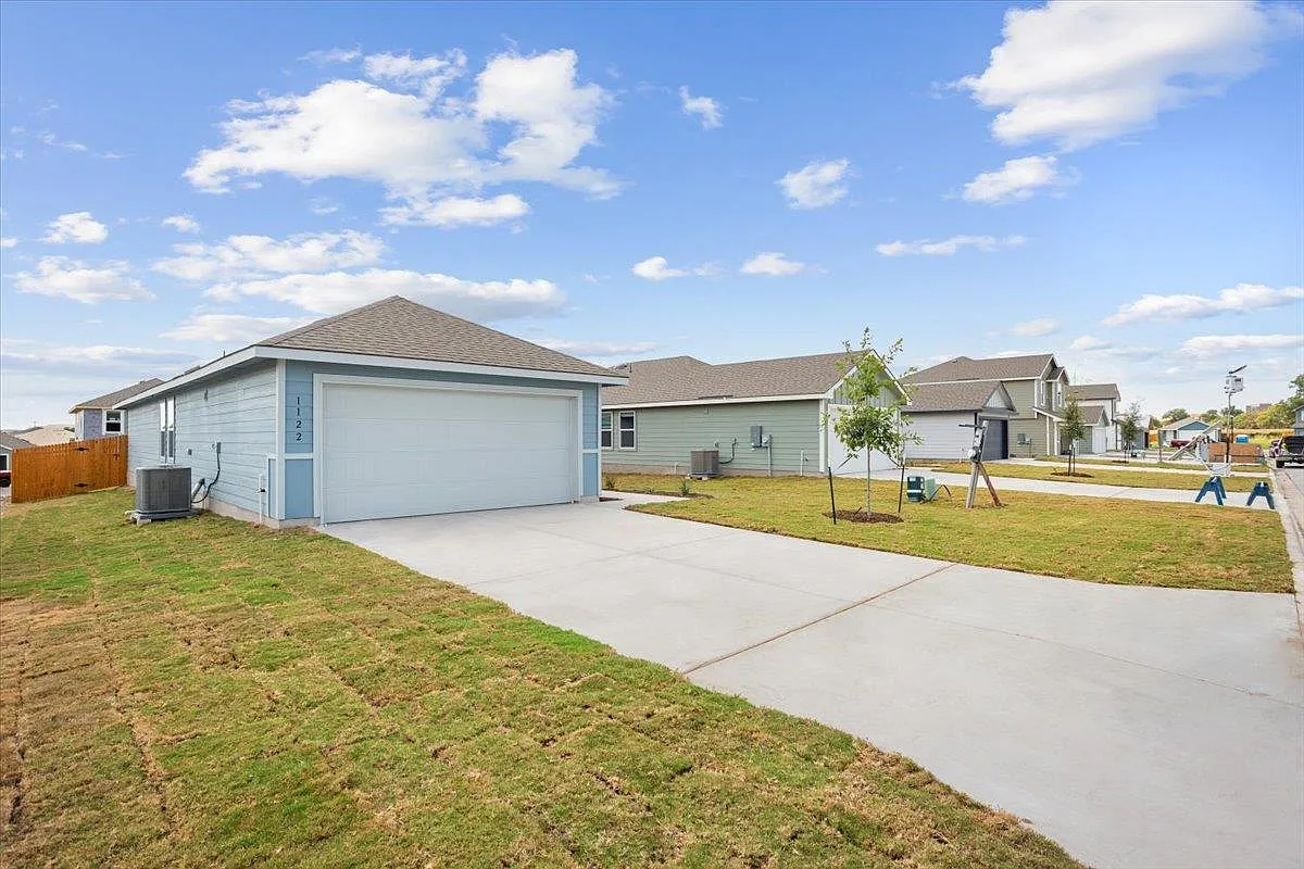 3 bed, 2.0 bath, 1280 sqft, $1,695 — Photo 2
