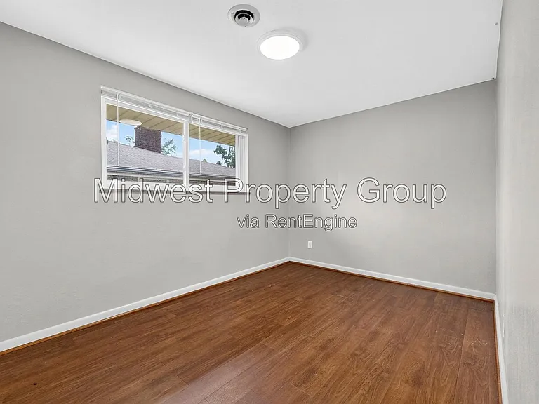 2050 Goodale Ave — Photo 12