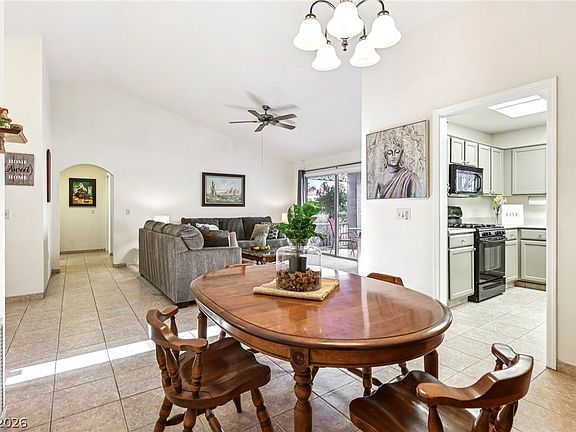 2nd image of 3013 Sungold Dr