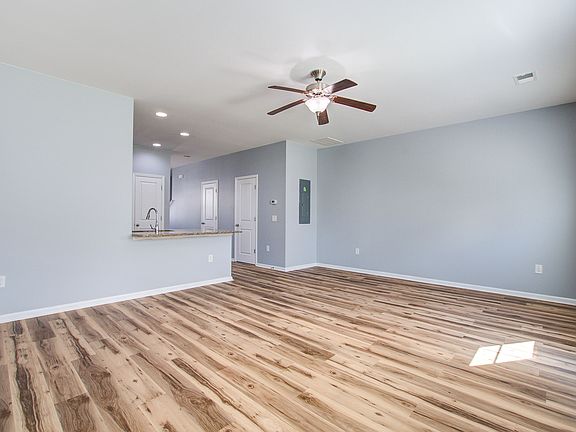 3rd image of 362 Flyway Rd