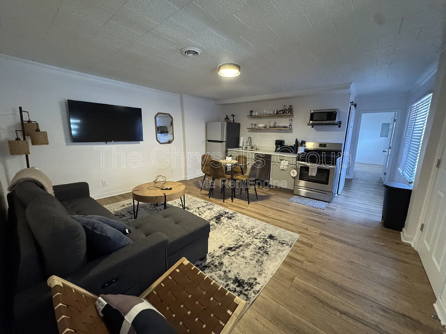 2 bed, 1.0 bath, $1,650 — Photo 4