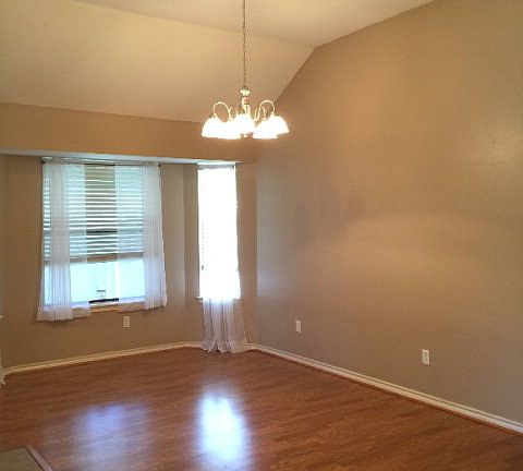 3rd image of 156 Silverbell Cir