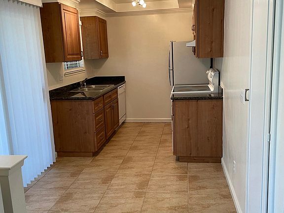 5th image of 380 Richfield Dr #2