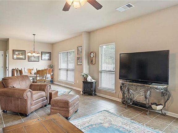 5th image of 417 Oak Branch Dr