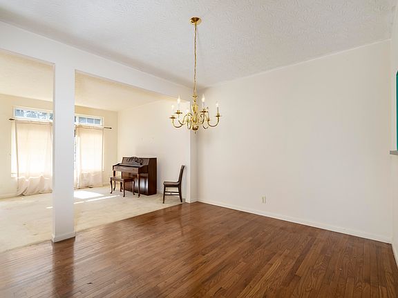 3rd image of 969 Oakmont Ct