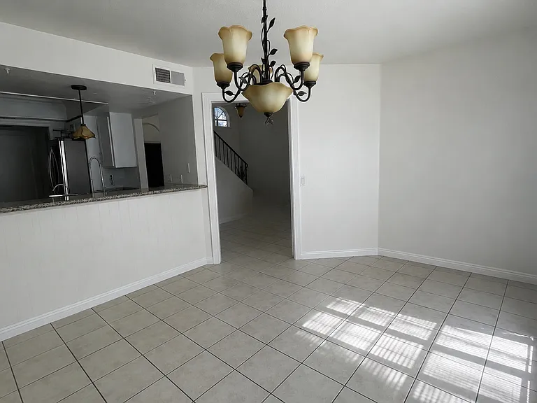 1217 Oak Creek Rd — Photo 3