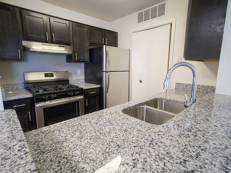 Willow Ridge Apartments — Photo 24