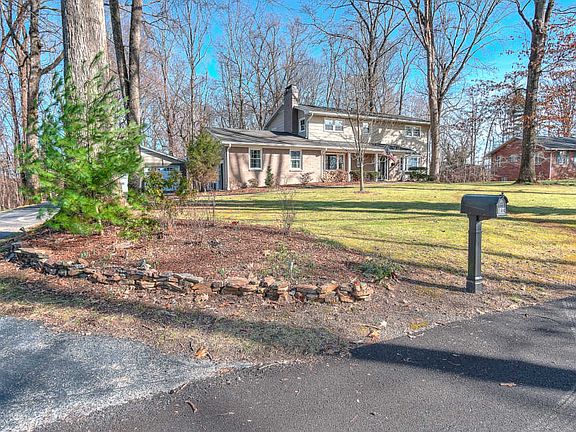 5th image of 144 Sycamore Cir E
