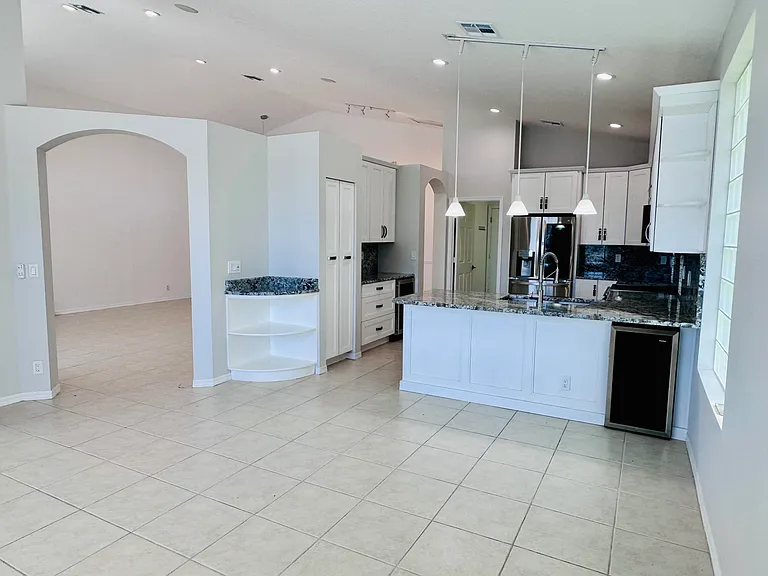 9360 Cove Point Cir — Photo 11