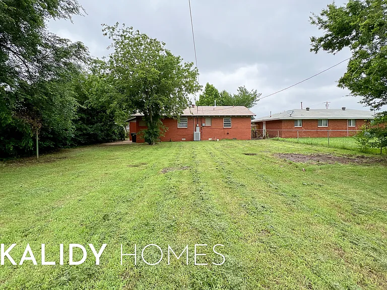 402 W Fairchild Dr — Photo 19