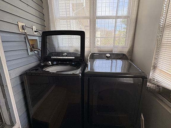 4th image of 406 Halladay St #1