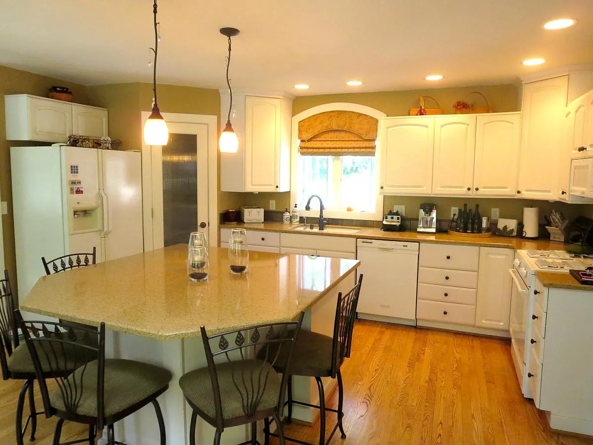 2 bed, 2465 sqft, $4,000 — Photo 3