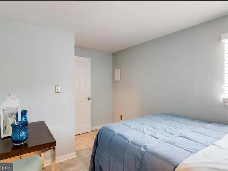 1812 N Spring St — Photo 5