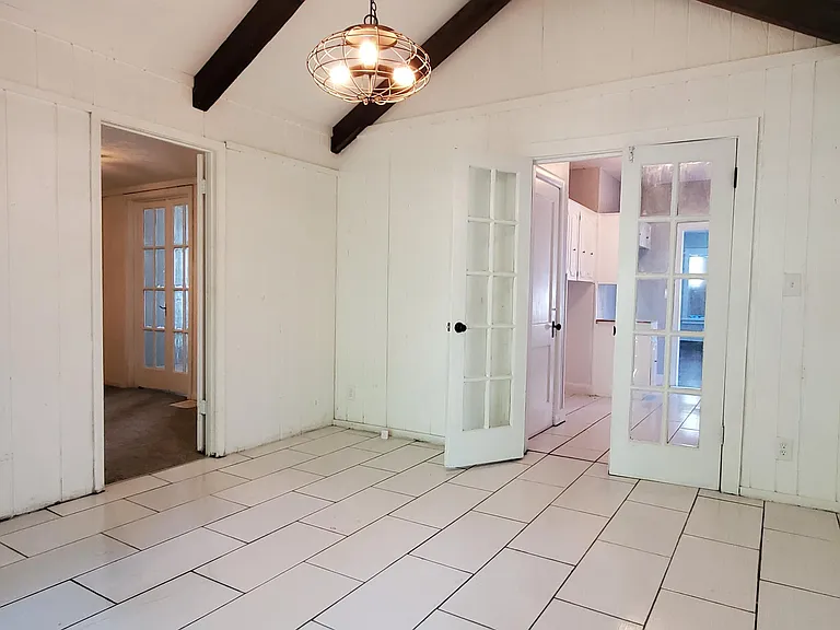 438 N Drury Ave — Photo 2