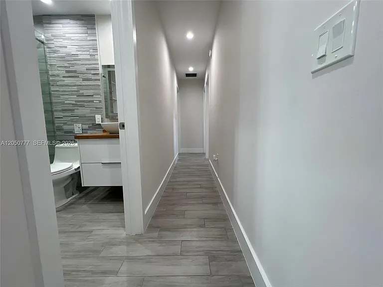 1405 N 46th Ave — Photo 9