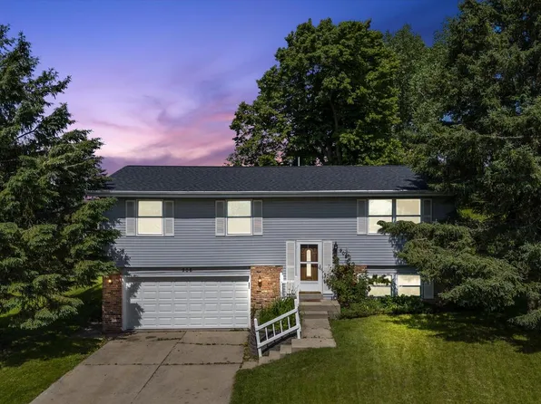 906 Kings Ridge COURT WEST West, West Bend, WI 53090