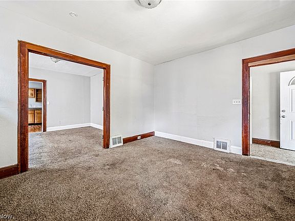 4th image of 2902 E 119th St
