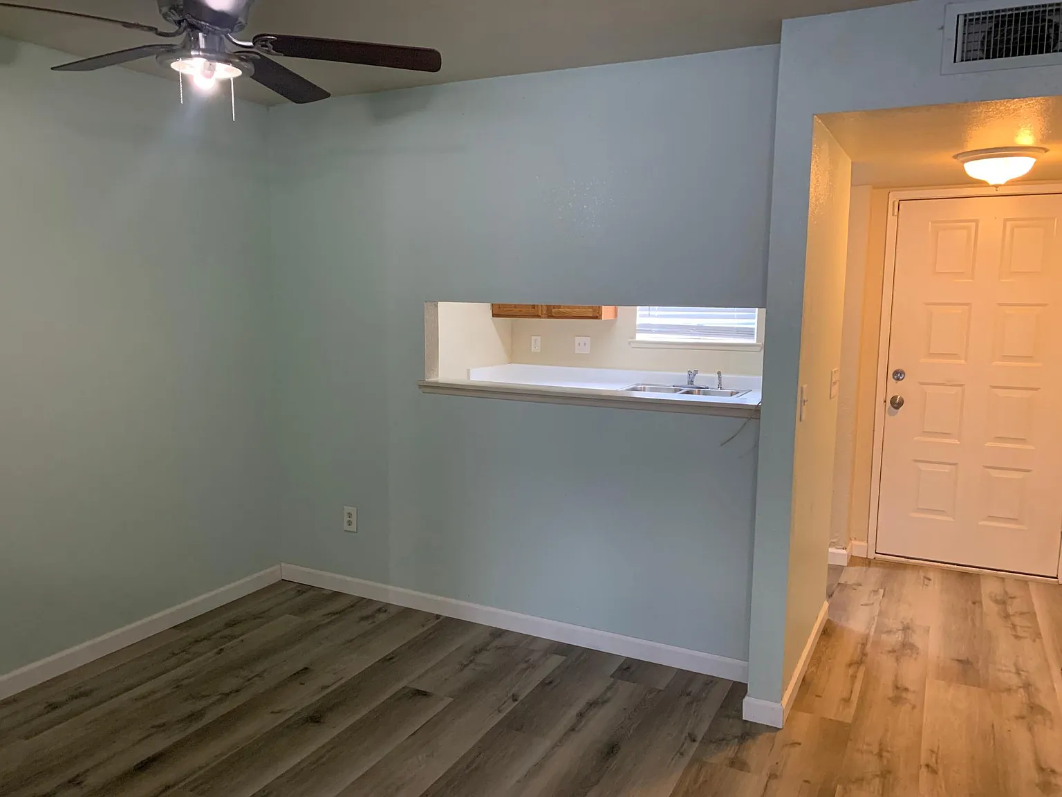 2 bed, 1.5 bath, 1178 sqft, $1,525 — Photo 3