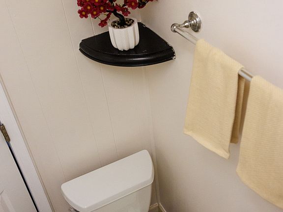 5th image of 578 Broad St #1