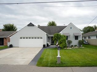 139 Channelsyde Dr, Algonac, MI 48001