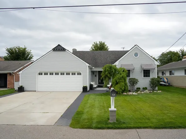 139 Channelsyde Dr, Algonac, MI 48001