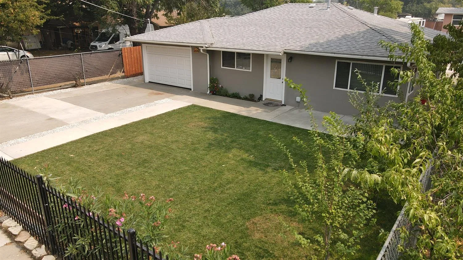 2636 American Ave photo 1