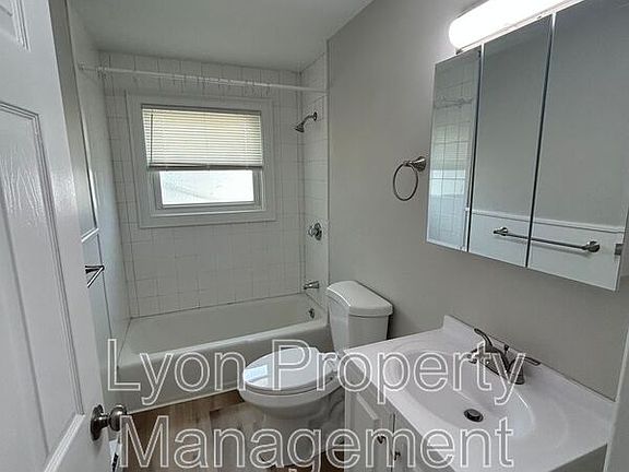 3rd image of 45 Marlborough St APT 3B