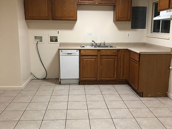Eat-In Kitchen