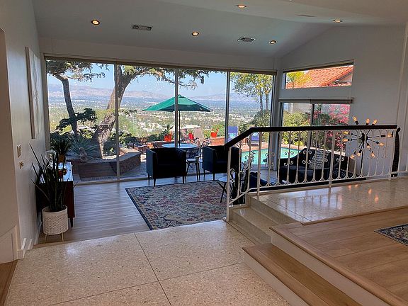 Living Room/View