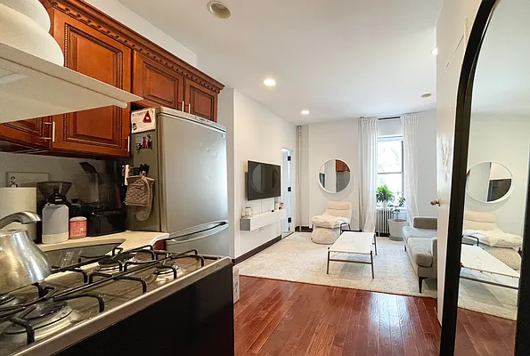 Rented by Kahen Properties | media 13