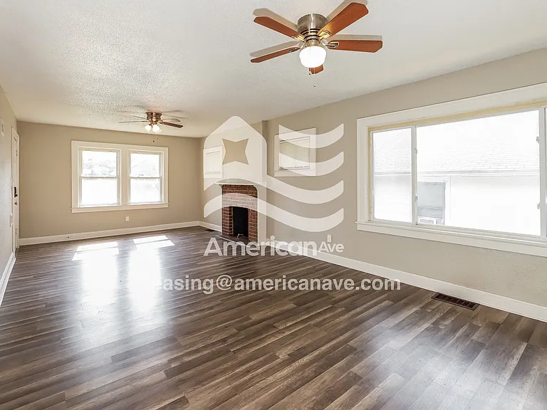 1472337_005_living_room_13925842.jpg