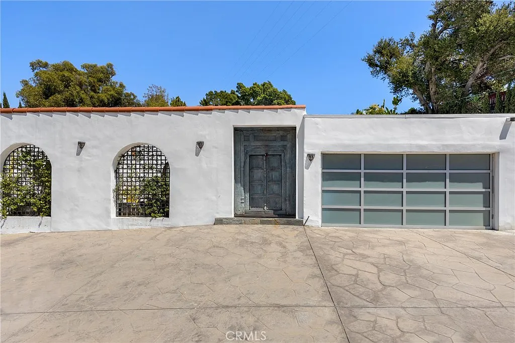 4 bed, 4000 sqft, $13,995 — Photo 2