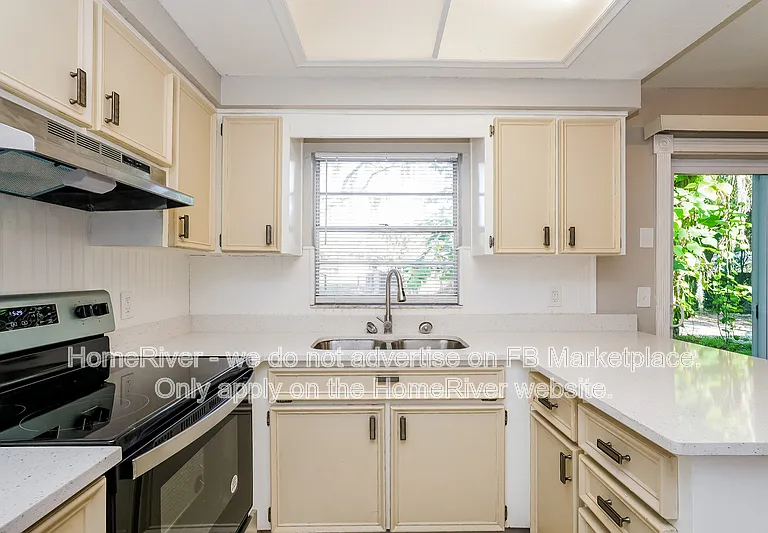 9135 Maynard Ave — Photo 6