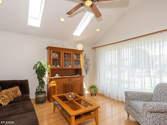 3rd image of 4620 N Osage Ave