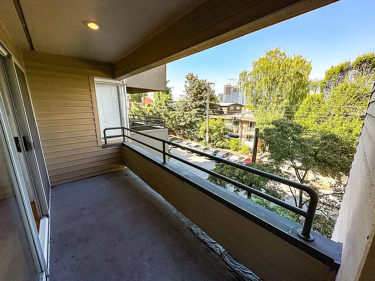Castellan Apartments — Photo 49