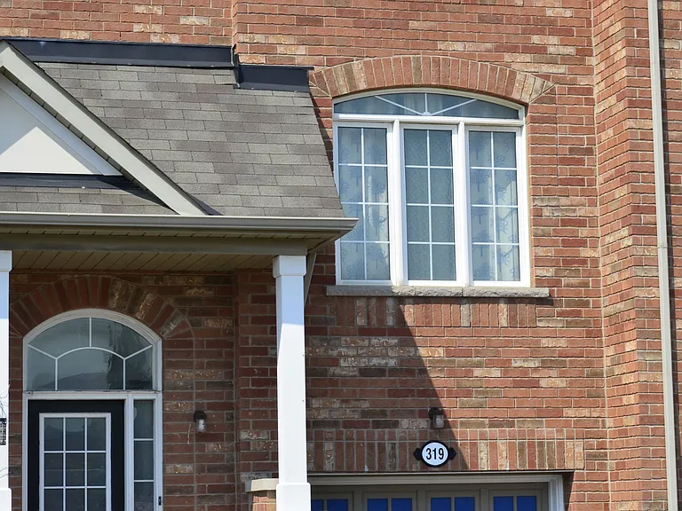 319 Aspendale Cres #MAIN — Photo 2