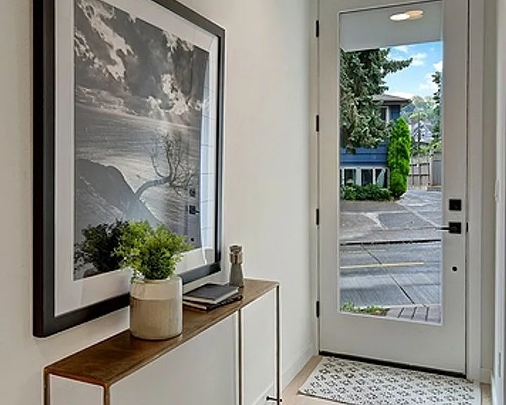 712 C W Bertona St — Photo 2