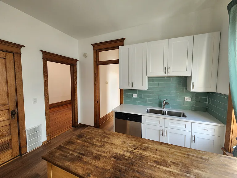 2404 W Superior St #3E — Photo 4