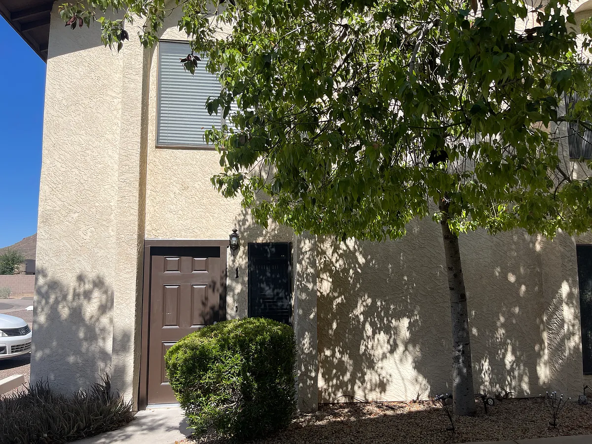 Building Photo - 2432 E Tracy Ln #1