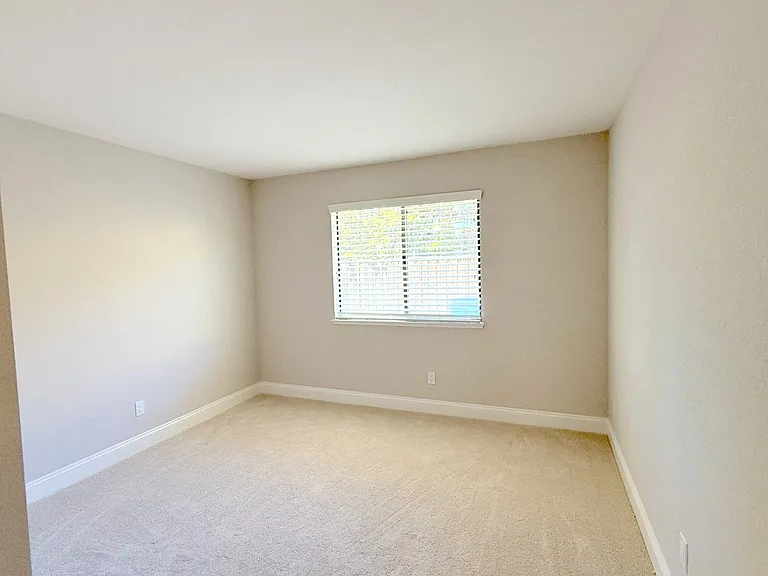 1040 Hill Meadow Pl — Photo 15